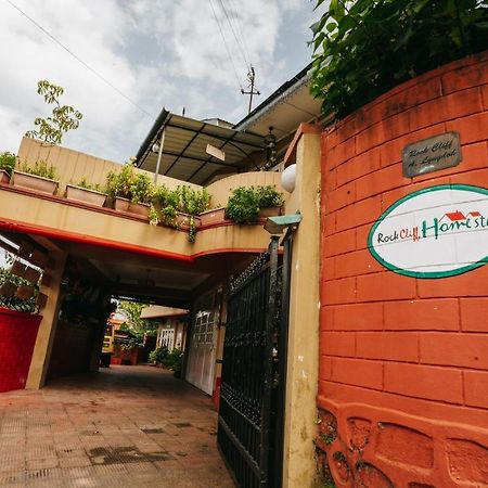 Rock Cliff Home Stay ชิลลอง ภายนอก รูปภาพ