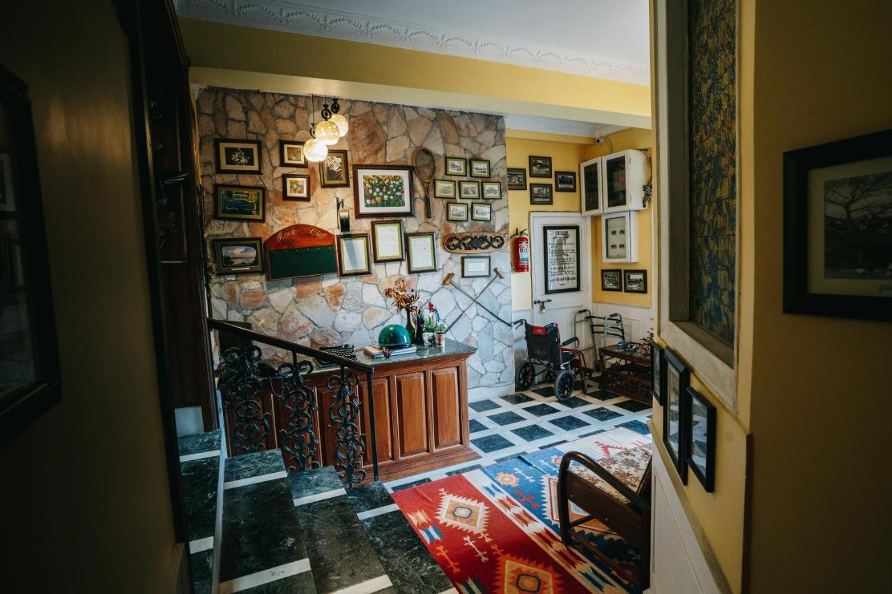 Rock Cliff Home Stay ชิลลอง ภายนอก รูปภาพ