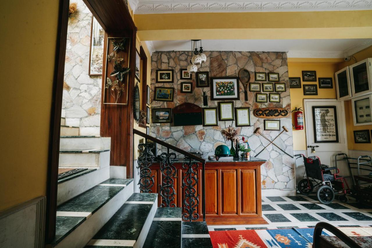 Rock Cliff Home Stay ชิลลอง ภายนอก รูปภาพ