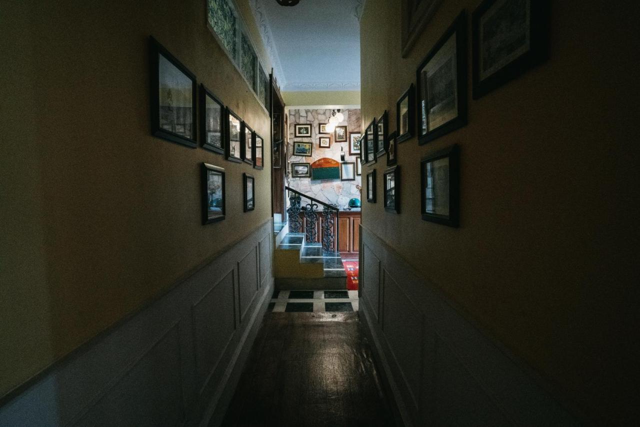 Rock Cliff Home Stay ชิลลอง ภายนอก รูปภาพ